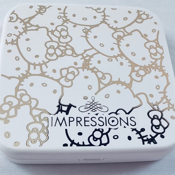 Hello Kitty Compact Mirror with Magnification. Brand New in a Box - Picture 2 of 4